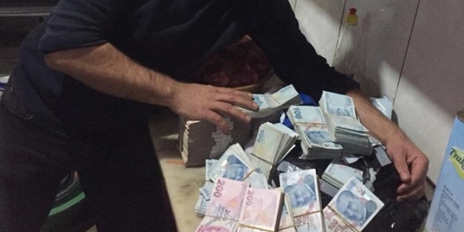 Gıda malzemesi siparişi verdi, kolilerden 300 bin lira çıktı