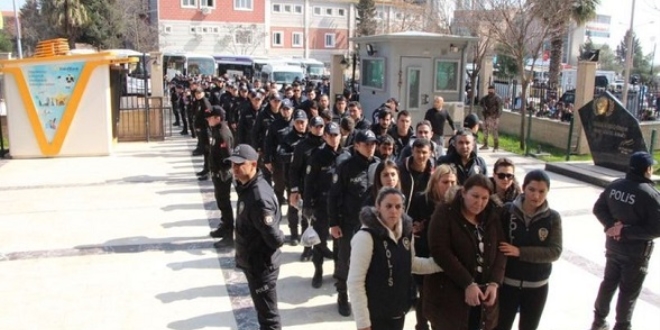 Çetenin lideri, evin altında kazdığı tünelden kaçmak isterken yakalandı