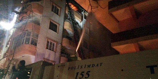 Çatıda çıkan yangına TOMA ile müdahale edildi