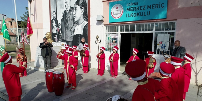 Okuldan kaçan öğrencilere mehterle 'Has dur' denildi