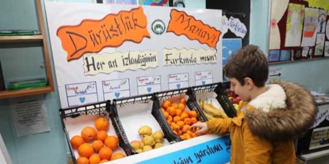 Okul koridorlarında dürüstlük manavı