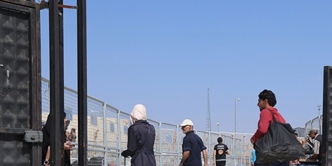 'Türkiye'den ülkesine dönen Suriyeli sayısı 313 bini aştı'