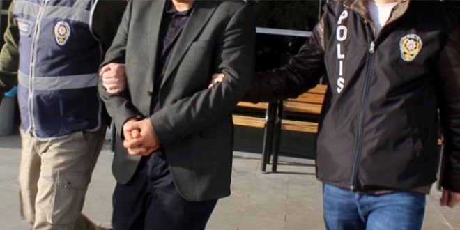 Aranan FETÖ şüphelisi sahte ehliyetle yakalandı
