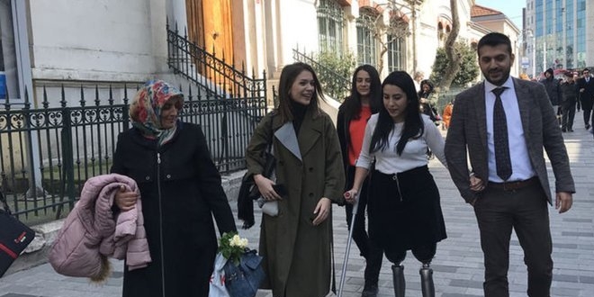Şeymanur 22 yıl sonra ilk adımlarını İstiklal Caddesi'nde attı