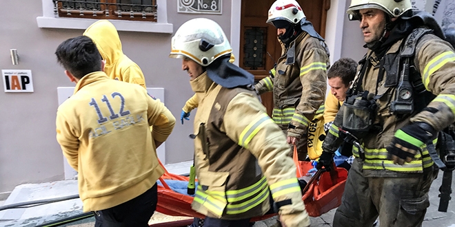 Beyoğlu'nda 5 katlı binada yangın: 4 ölü
