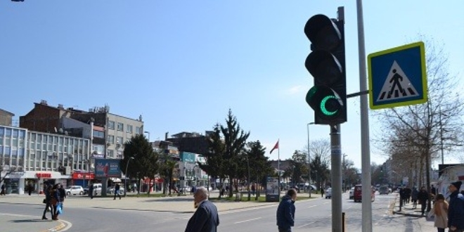 Sakarya'daki trafik lambaları 'Hilal' şeklini aldı