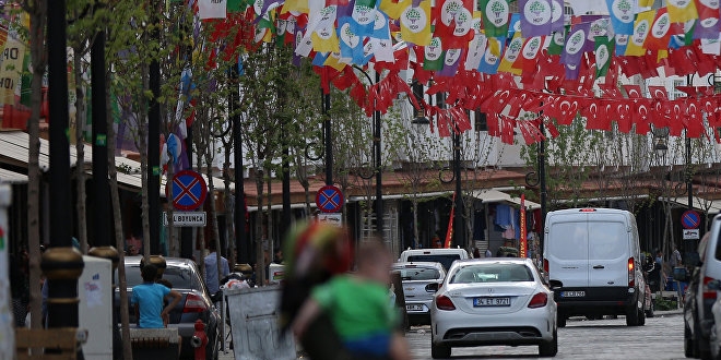 'HDP baz bat illerinde adaylarn geri ekiyor'