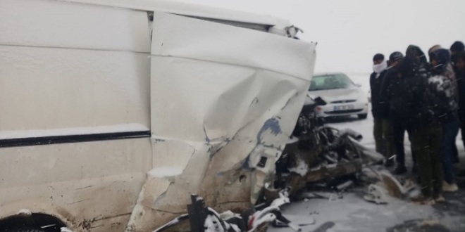 Bitlis'te trafik kazası: 22 yaralı