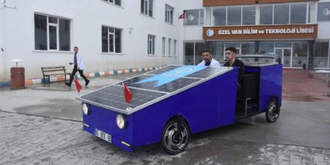 Öğrenciler, güneş enerjisiyle çalışan araç üretti