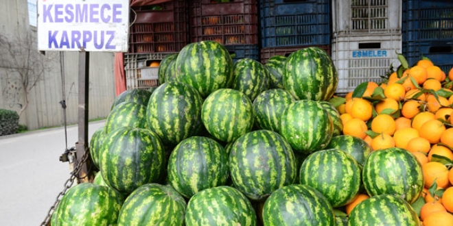 Karpuzlar kilosu 5 liradan tezgahta yerini aldı