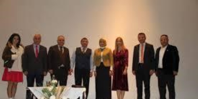 Üstün Dökmen'den başörtülü öğretmenlere saygısızlık