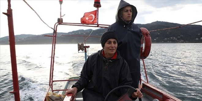 Karadeniz'in kadın balıkçılarının zorlu mesaisi