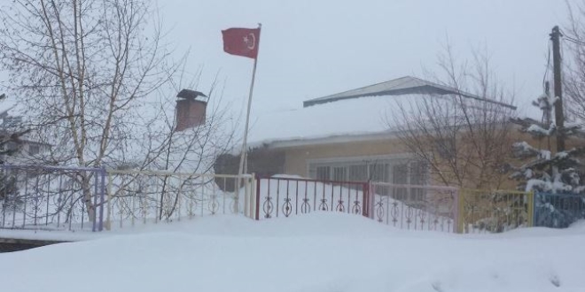 Bingöl'ün bir ilçesinde okullara kar tatili