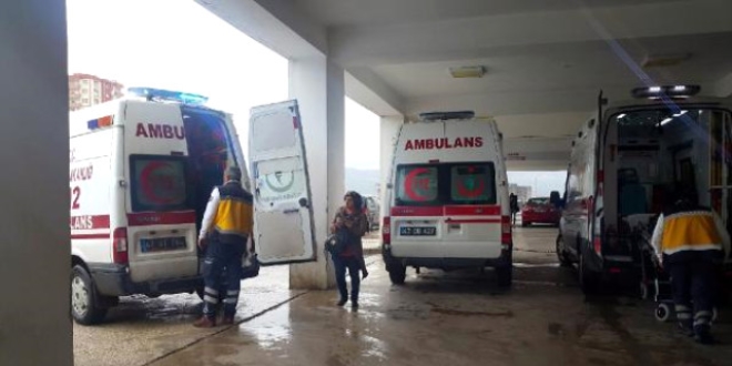 Yüksek gerilim direğinde çalışan işçiye yıldırım çarptı