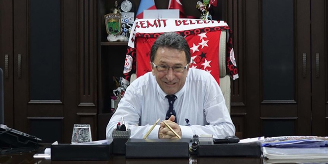 32 yıllık başkan bağımsız olarak oy istiyor