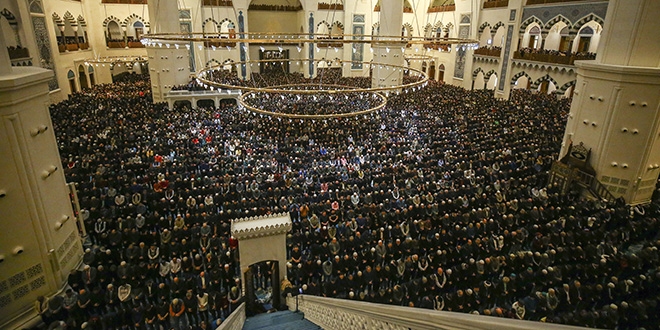 Regaib Kandili'nde Çamlıca Camisi'ne yoğun ilgi