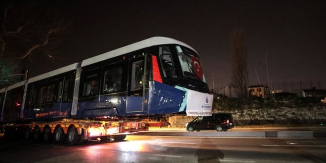 Eminn-Alibeyky tramvay hattnda test sr balyor