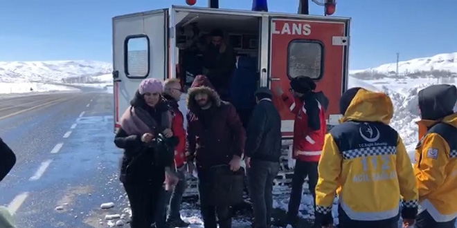 UMKE ekipleri mahsur kalan 20 öğretmeni kurtardı