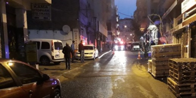 Polis, tartıştığı iş yeri sahibini silahla vurdu