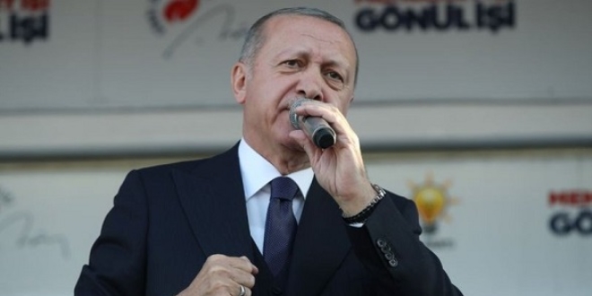 Erdoğan: Karşılarında olmak namus borcumuz