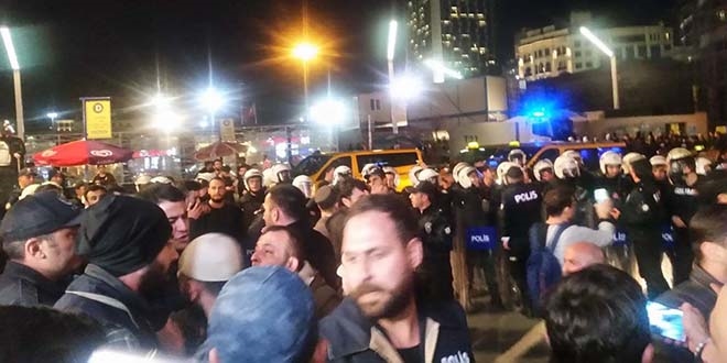 Taksim'de izinsiz gsteriye biber gazl mdahale