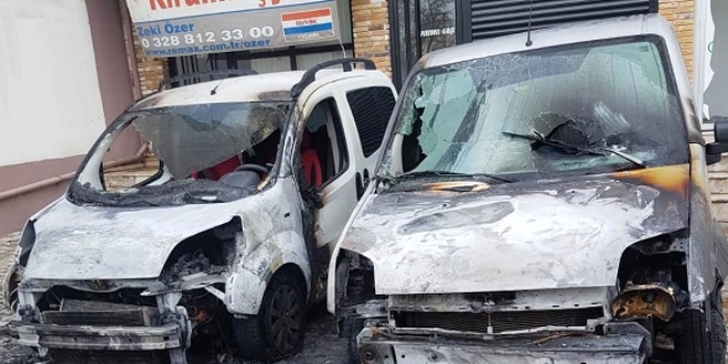 Osmaniye'de park halindeki 3 araç kundaklandı