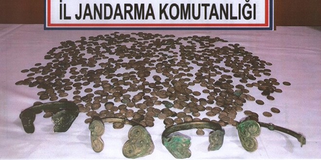 Afyonkarahisar'da 883 gümüş sikke ele geçirildi