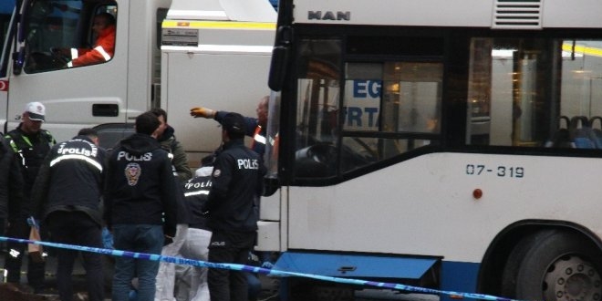 Başkent'te EGO otobüsü araca çarptı: 5 yaralı