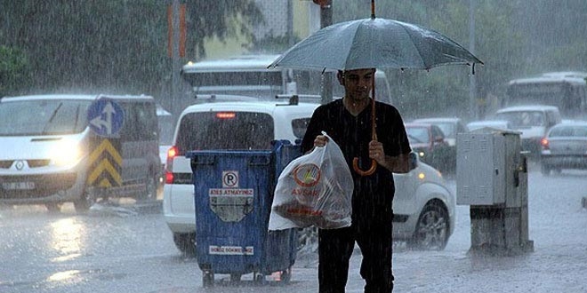İstanbul'da sağanak yağmur başladı