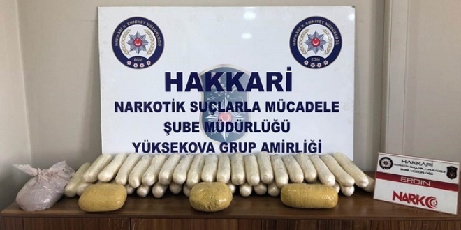 Hakkari'de bir terörist 24 kilo 660 gram uyuşturucu ile yakalandı