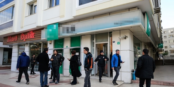 İzmir'de silahlı banka soygunu