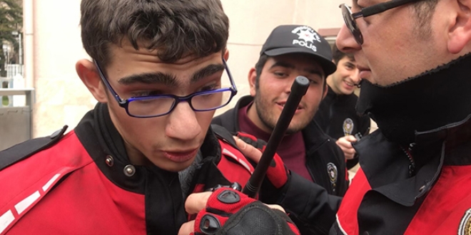 Telsizden geçen anons tüm polisleri hem şaşırttı hem duygulandırdı
