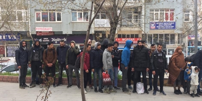 Edirne'de kaçmaya hazırlanan 257 göçmen yakalandı