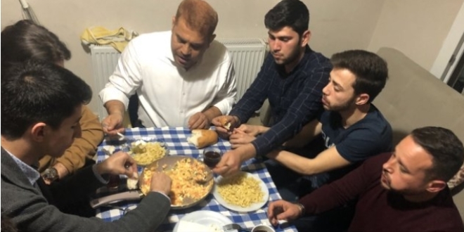 İbrahim Güler'den öğrenci evine ziyaret