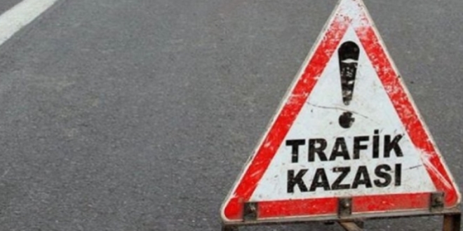 Sivas'ta kontrolden çıkan taksi evin bahçesine girdi