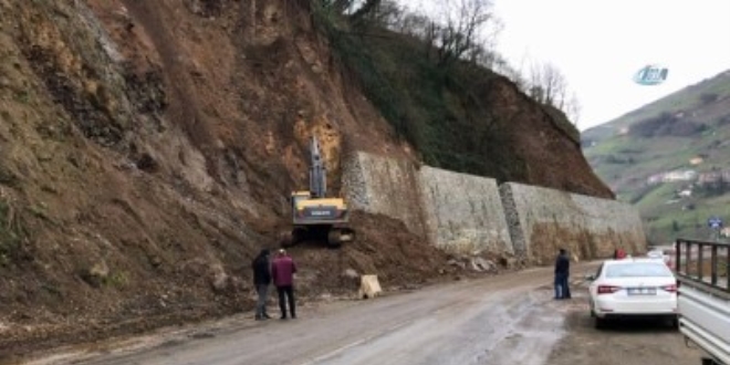 Honaz Tneli'nde toprak kaymas: 1 l