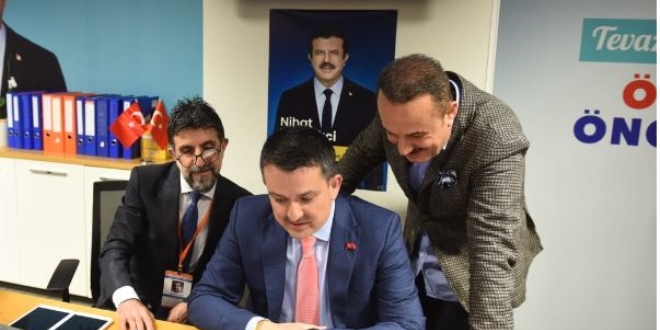Bakan Pakdemirli'den telefonla miting daveti