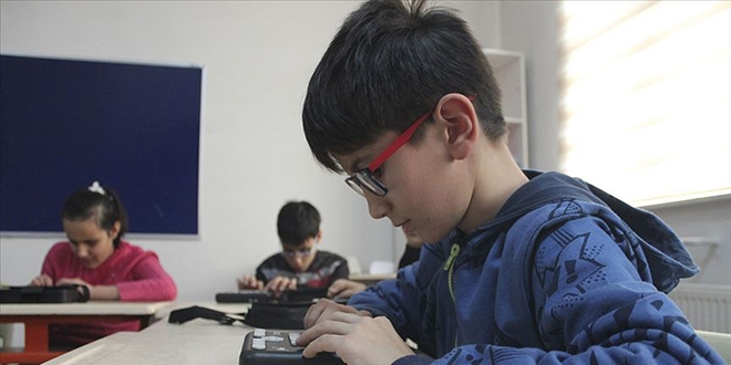 MEB'den engelli öğrencilere 2,5 milyar liralık destek