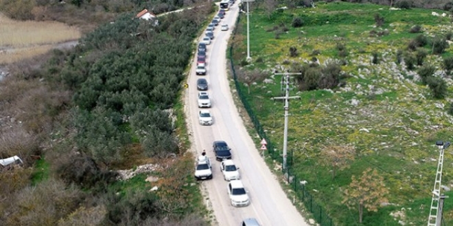 Turizmin yeni merkezinde kilometrelerce araç kuyruğu