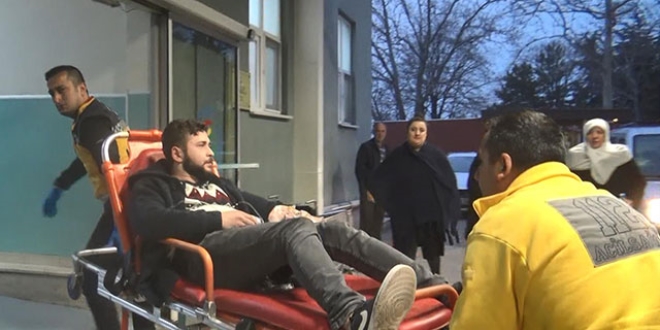 Top oynayan çocuğuna bağıran komşularını bıçakladı