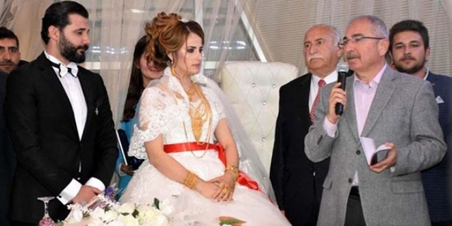 Geline kilolarca altın takıldı!