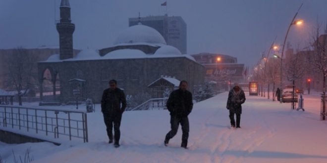 Erzurum'da eğitime kar tatili