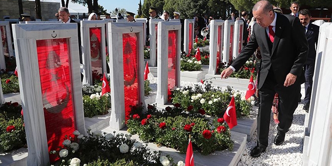 Erdoğan Şehitler Abidesi'nde düzenlenen törene katıldı