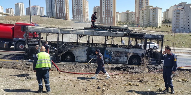 Başkentte seyir halindeki belediye otobüsünde yangın
