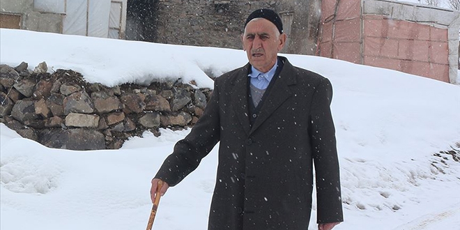 Babasından devraldığı muhtarlığı 60 yıldır sürdürüyor