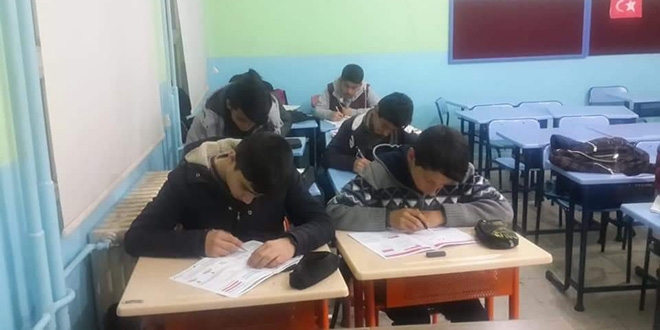Öğretmenler öğrencilere ücretsiz eğitim veriyor