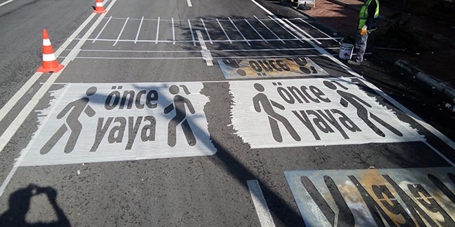Yaya geçitlerinde 'Önce Yaya' uygulaması