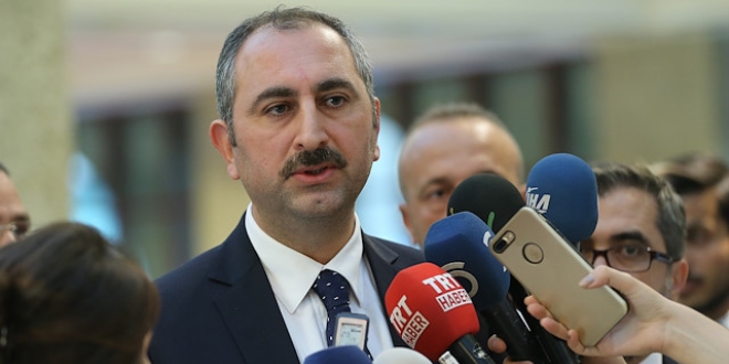 Adalet Bakanı Gül'den 'Karadzic' mesajı