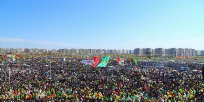 Nevruz alanında toprağa gömülü Öcalan posteri bulundu