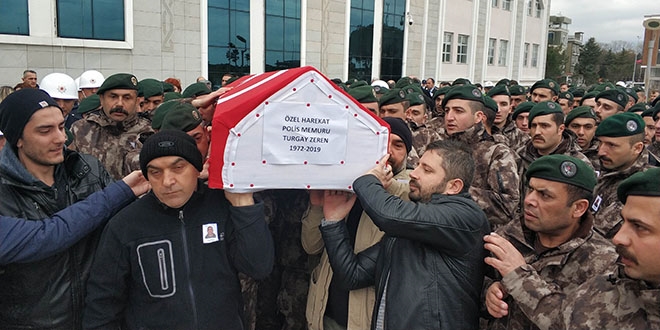Kalp krizi geçiren özel harekat polisi hayatını kaybetti